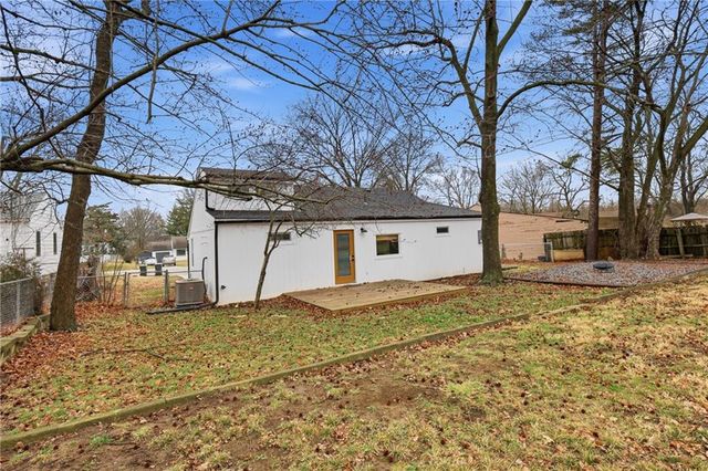 504 NW Holly Lane, Lee's Summit, MO 64086