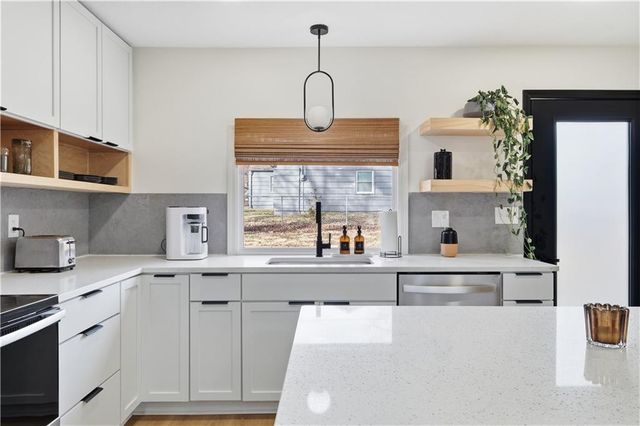 504 NW Holly Lane, Lee's Summit, MO 64086