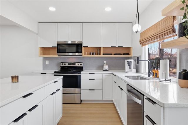 504 NW Holly Lane, Lee's Summit, MO 64086