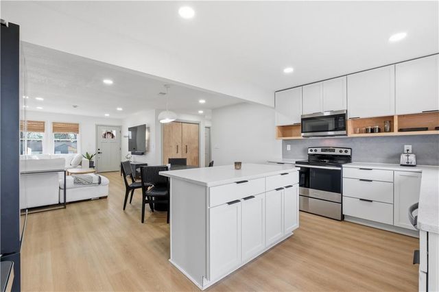 504 NW Holly Lane, Lee's Summit, MO 64086