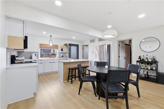 504 NW Holly Lane, Lee's Summit, MO 64086