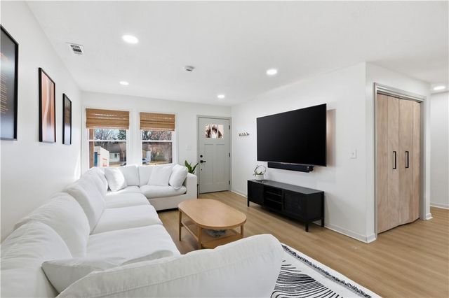 504 NW Holly Lane, Lee's Summit, MO 64086