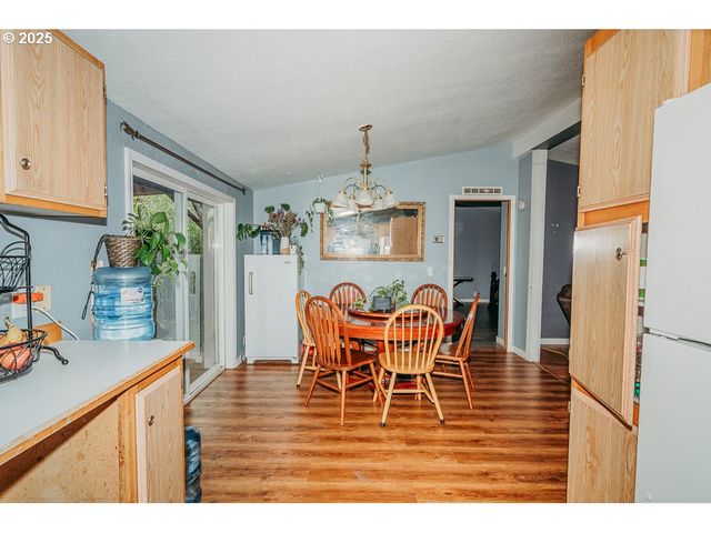 2350 N TERRY St, Eugene, OR 97402