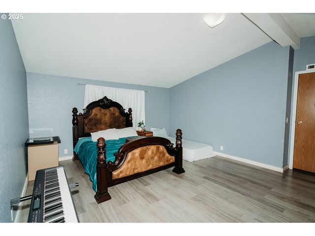 2350 N TERRY St, Eugene, OR 97402