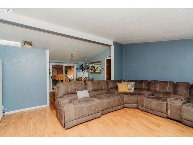 2350 N TERRY St, Eugene, OR 97402