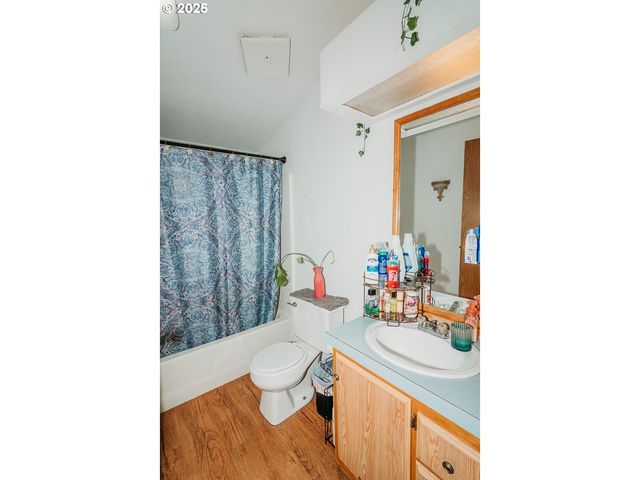 2350 N TERRY St, Eugene, OR 97402