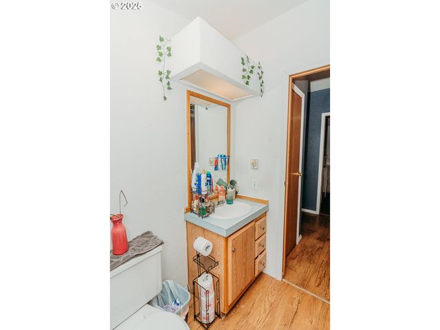 2350 N TERRY St, Eugene, OR 97402