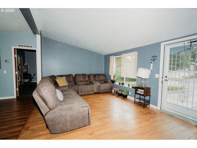 2350 N TERRY St, Eugene, OR 97402