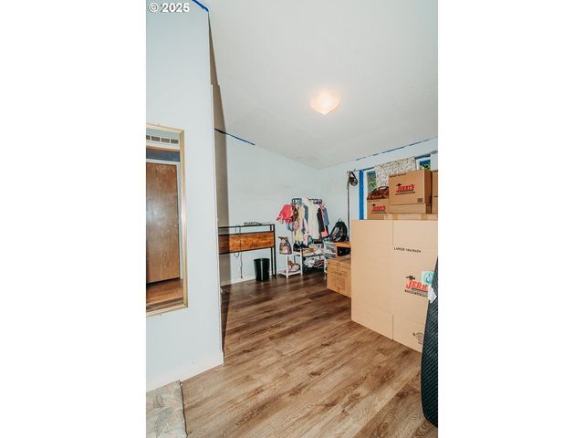 2350 N TERRY St, Eugene, OR 97402