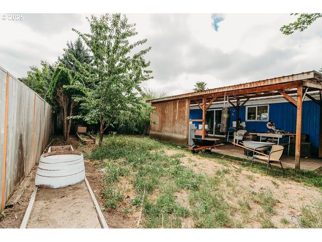 2350 N TERRY St, Eugene, OR 97402
