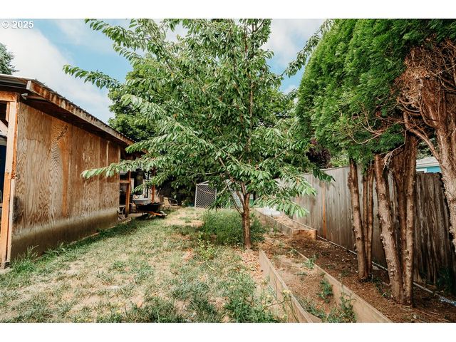 2350 N TERRY St, Eugene, OR 97402