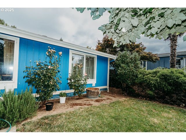 2350 N TERRY St, Eugene, OR 97402