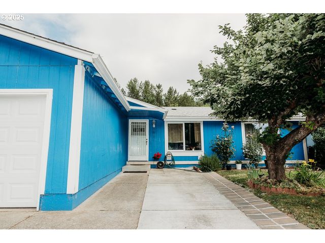 2350 N TERRY St, Eugene, OR 97402