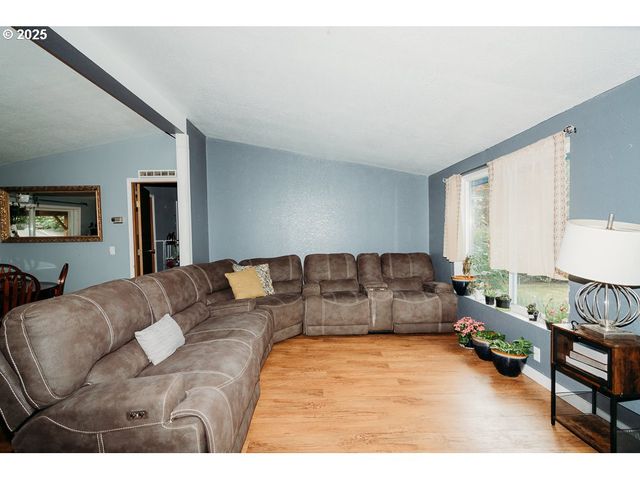 2350 N TERRY St, Eugene, OR 97402