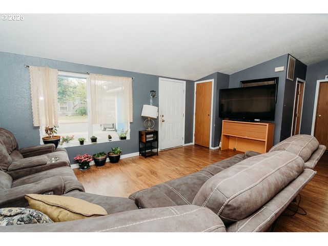 2350 N TERRY St, Eugene, OR 97402