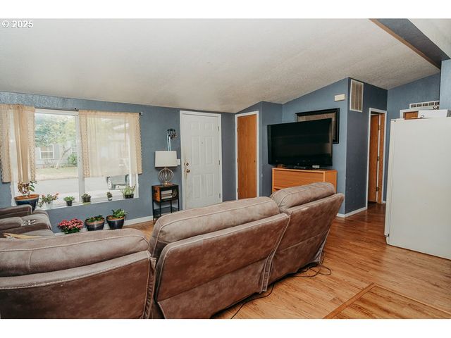 2350 N TERRY St, Eugene, OR 97402