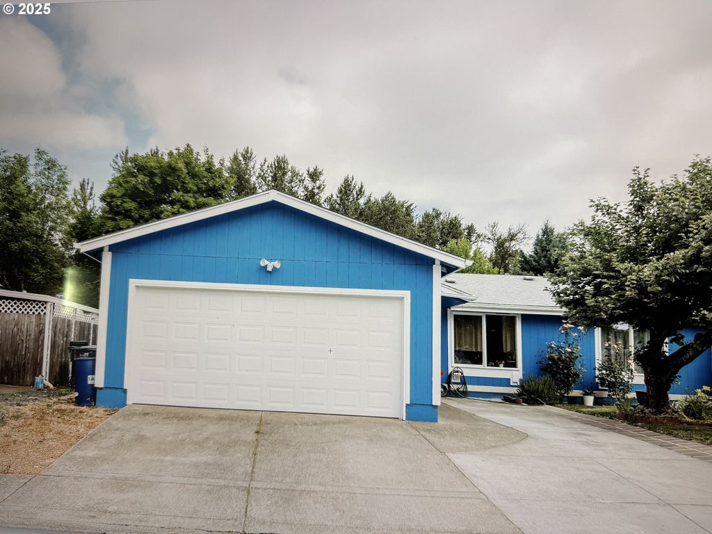 2350 N TERRY St, Eugene, OR 97402