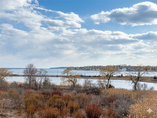 2 Overlook Drive, Bristol, RI 02809