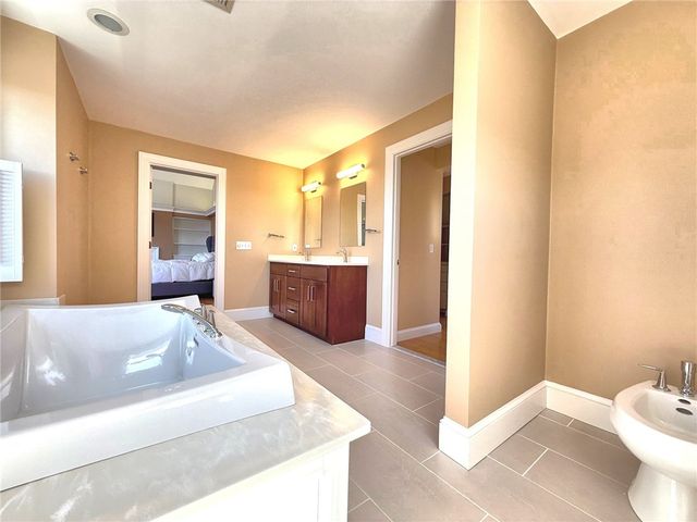 2 Overlook Drive, Bristol, RI 02809