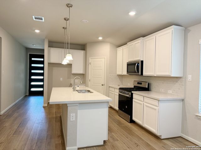 13135 Louberg Vly, San Antonio, TX 78253