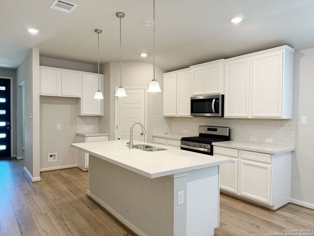 13135 Louberg Vly, San Antonio, TX 78253