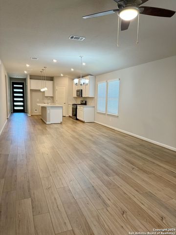 13135 Louberg Vly, San Antonio, TX 78253