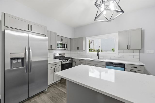 12 boston, Marshall Shadeland, PA 15212