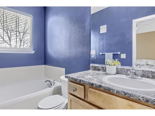 9972 W Jewell Ave B, Lakewood, CO 80232