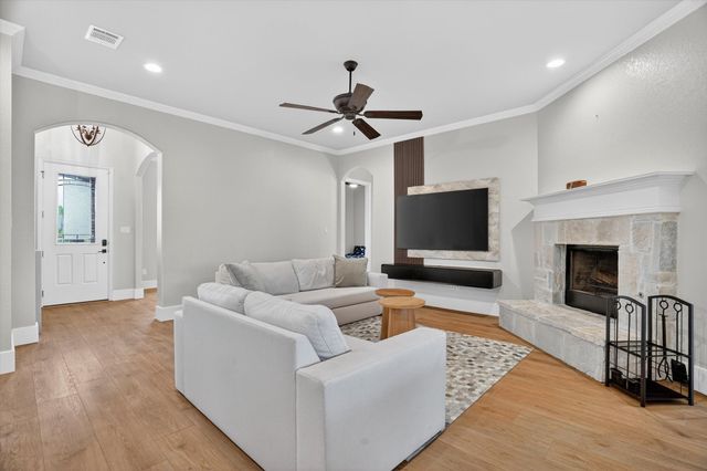 10917 Chriswood Drive, Crowley, TX 76036