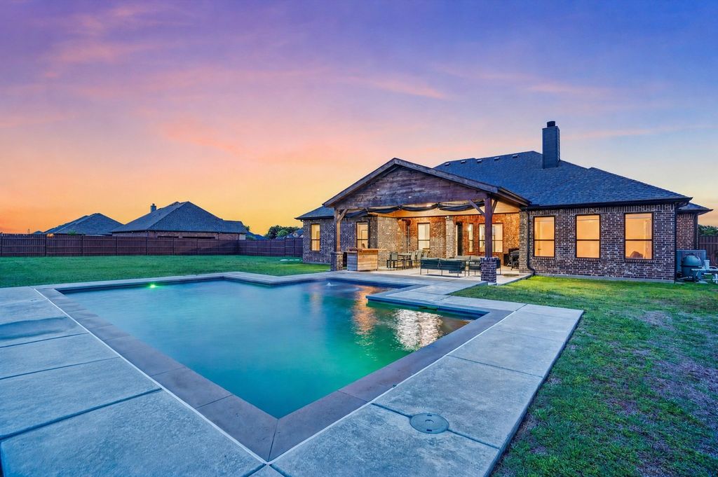 10917 Chriswood Drive, Crowley, TX 76036