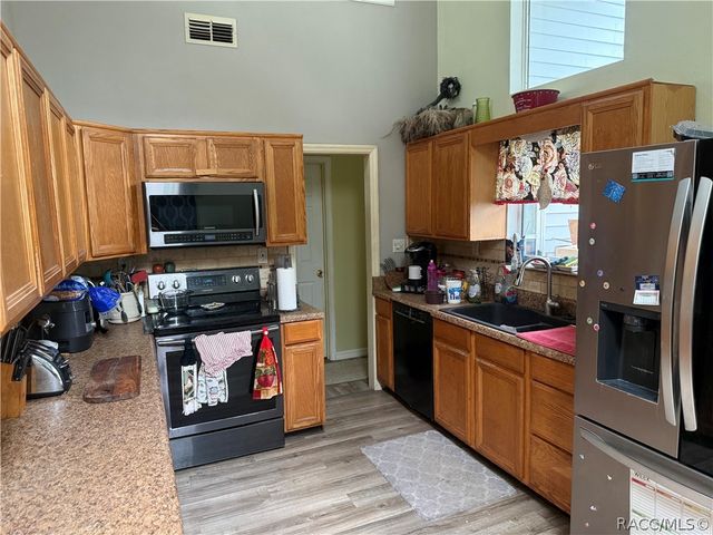 8459 W Oak Street, Crystal River, FL 34428