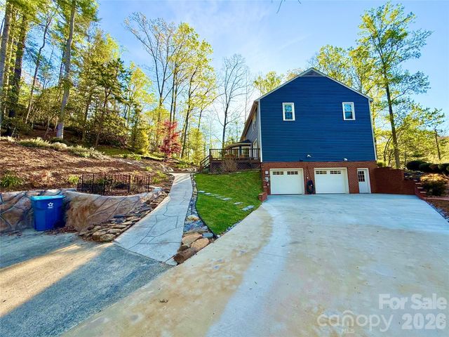 3132 Stoney Brook Drive, Lenoir, NC 28645
