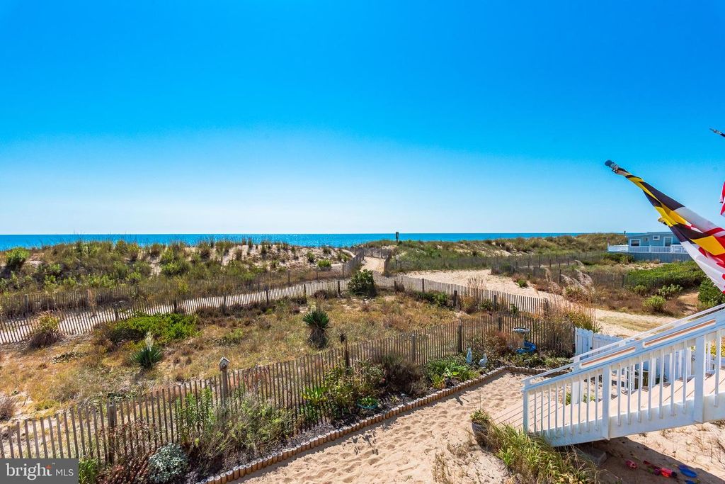 Image 10 of property listing at 7601 ATLANTIC AVE #3, Ocean City, MD 21842