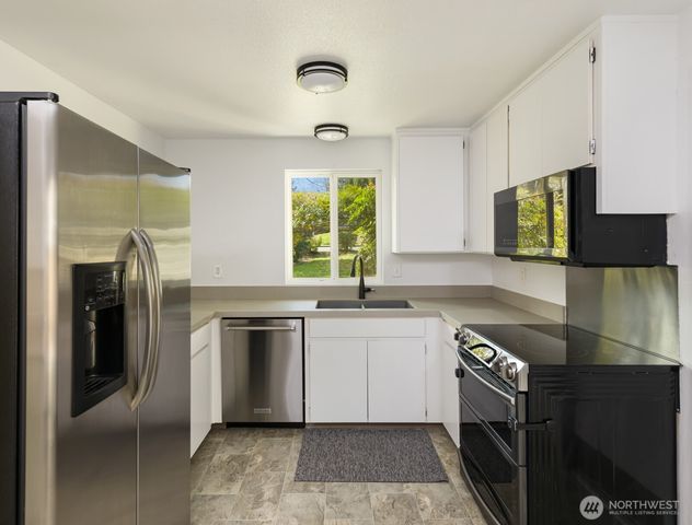 3207 45th Avenue NE, Tacoma, WA 98422