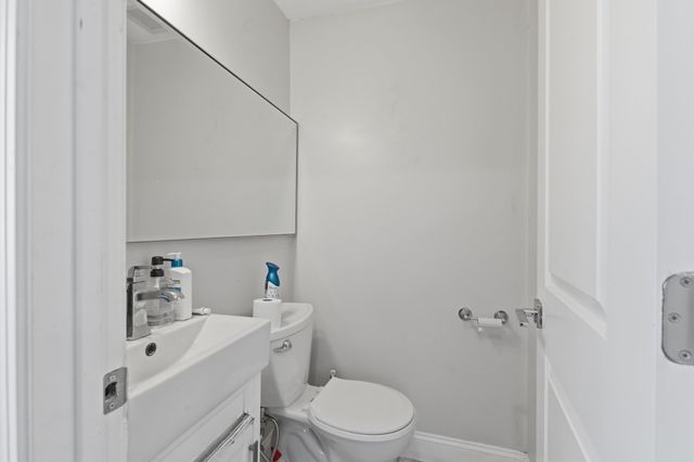 9 Vassall St, Quincy, MA 02170