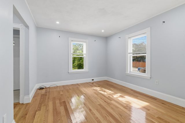 9 Vassall St, Quincy, MA 02170