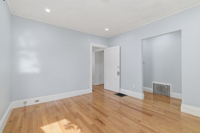 9 Vassall St, Quincy, MA 02170
