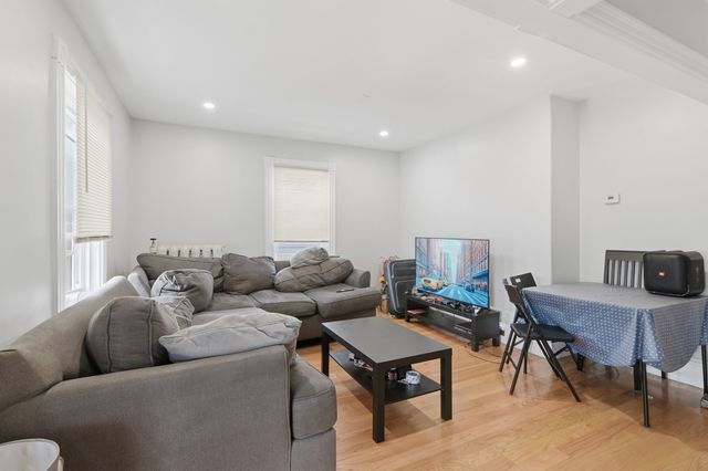 9 Vassall St, Quincy, MA 02170