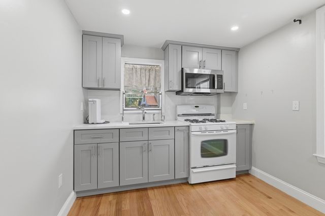 9 Vassall St, Quincy, MA 02170