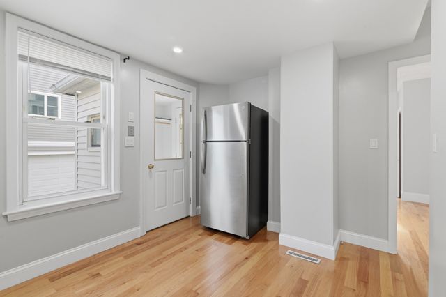 9 Vassall St, Quincy, MA 02170