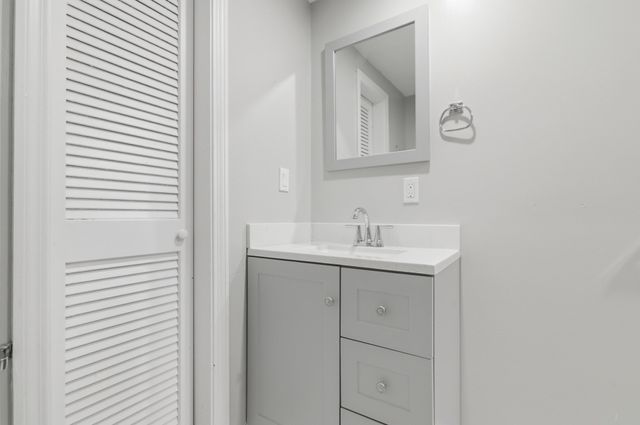 9 Vassall St, Quincy, MA 02170