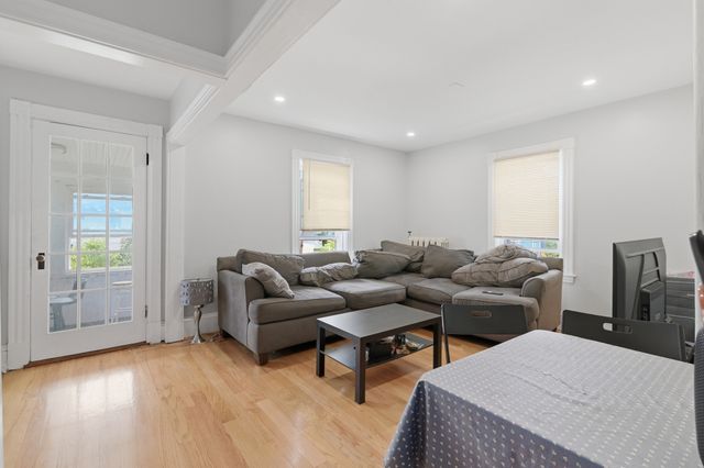 9 Vassall St, Quincy, MA 02170