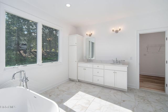 20 Overlook Drive, New Scotland, NY 12159