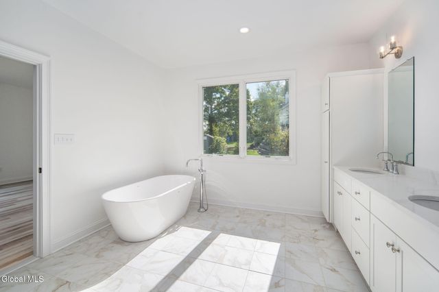 20 Overlook Drive, New Scotland, NY 12159