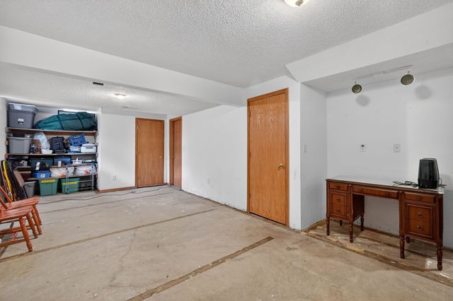 4009 NW 2nd Place, Ankeny, IA 50023