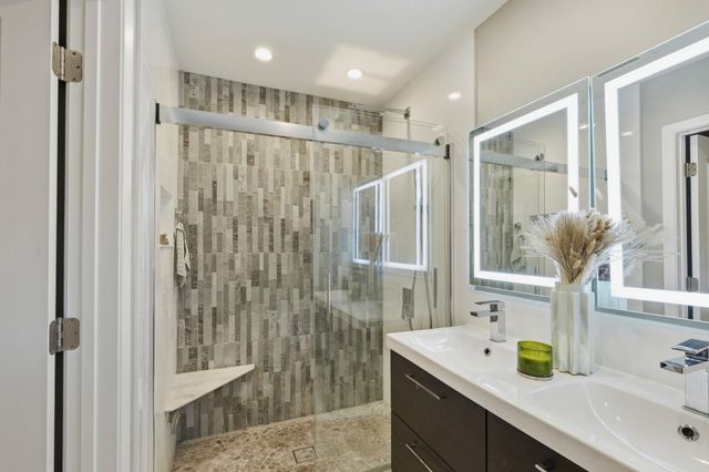 2004 Creekview DR, Round Rock, TX 78681
