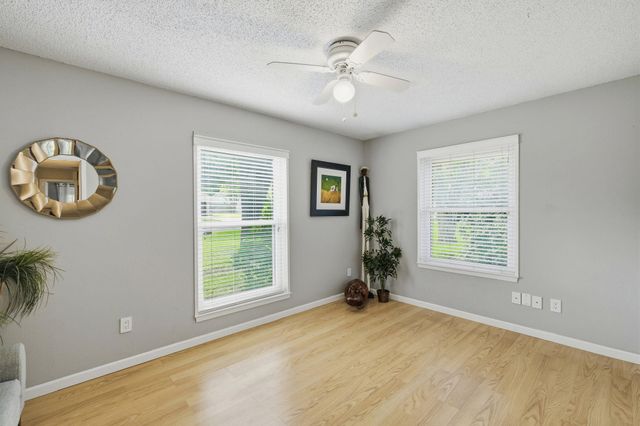 2004 Creekview DR, Round Rock, TX 78681