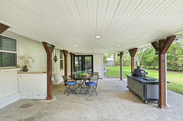2004 Creekview DR, Round Rock, TX 78681