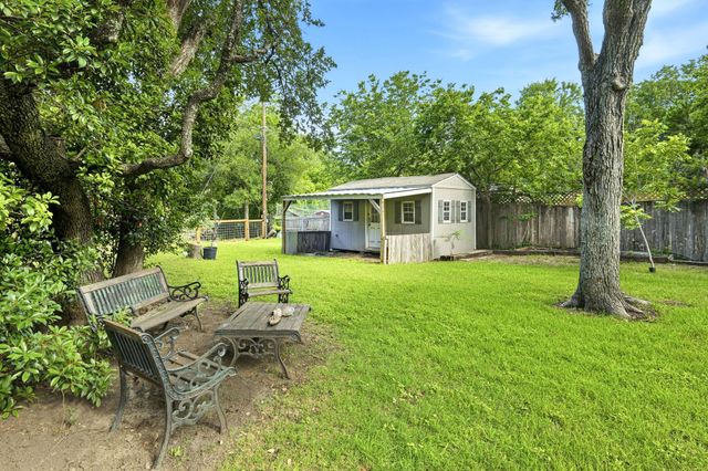 2004 Creekview DR, Round Rock, TX 78681