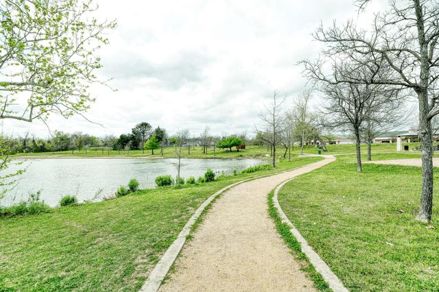 2004 Creekview DR, Round Rock, TX 78681